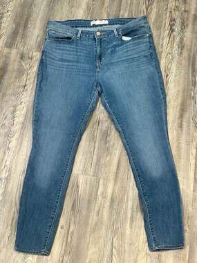 Signature by Levi Strauss & Co. Women's Mid Rise Skinny Jeans Size 18M